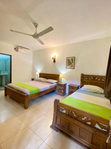 Ένα ή περισσότερα κρεβάτια σε δωμάτιο στο Camali Hotel