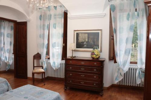 a bedroom with a dresser and a mirror at casa margherita in Pieve di Teco