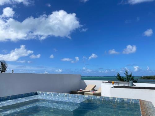 Bazén v ubytování Penthouse - Sea view, Private root top pool, Golf nebo v jeho okolí