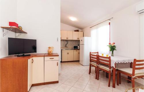 Η κουζίνα ή μικρή κουζίνα στο Two-Bedroom Apartment In Krusevo