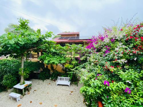 Giardino di 6 - Apartamento de 02 quartos com jacuzzi em Bombas