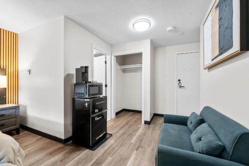 a living room with a couch and a microwave at Green Harbor Hotel in Marshfield