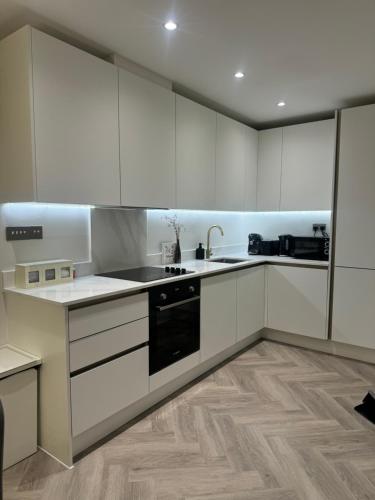Η κουζίνα ή μικρή κουζίνα στο Parkside Residence at St Albans