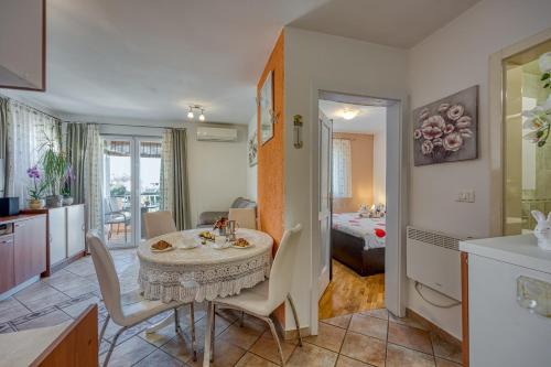 Postel nebo postele na pokoji v ubytování Apartman Matej
