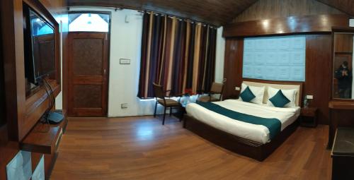 Ένα ή περισσότερα κρεβάτια σε δωμάτιο στο Thrill Venture Manali Stays End to End Himachal Experience, Explore at your Pace! A true Hidden Gem