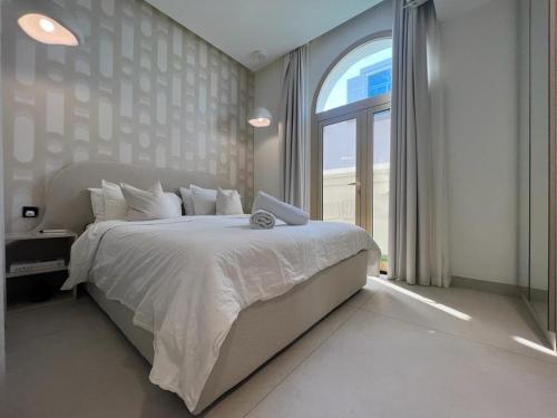 Luxurious Villa 5BHK with Pool BBQ and Full Time Housemaid Assistance - live inにあるベッド