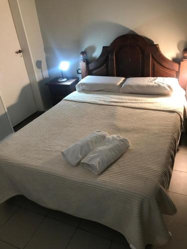a bed with two towels sitting on top of it at Hermosa casa, completa y con caràcter premium in Concordia