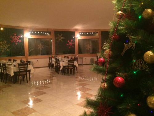 Afbeelding uit fotogalerij van Lucytour Hotel in Hermon