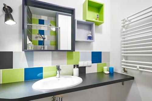 a bathroom with a sink and a mirror at Studio Praga in Warsaw