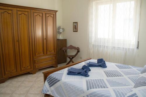 a bedroom with a bed with blue towels on it at Summer apartment in Viareggio