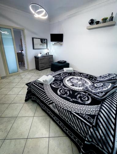 a bedroom with a black and white blanket on a bed at La Casa dei Mori in Centuripe