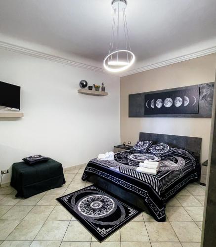 a bedroom with a bed with a black and white comforter at La Casa dei Mori in Centuripe