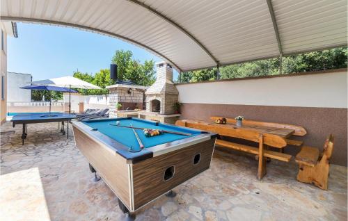 Bazén v ubytování Holiday Home Betiga Betiga nebo v jeho okolí