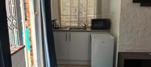 Kuchyň nebo kuchyňský kout v ubytování Calming Waters Guesthouse