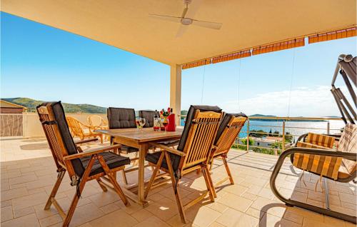 a dining room with a table and chairs on a patio at Awesome Home In Zaboric With Wifi in Zaboric