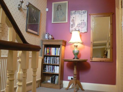 
The library in the bed & breakfast
