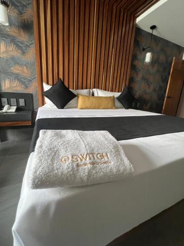 Ένα ή περισσότερα κρεβάτια σε δωμάτιο στο Switch Auto Hotel