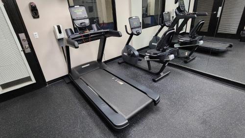 Fitness centrum a/nebo fitness zařízení v ubytování Baymont by Wyndham Casa Grande