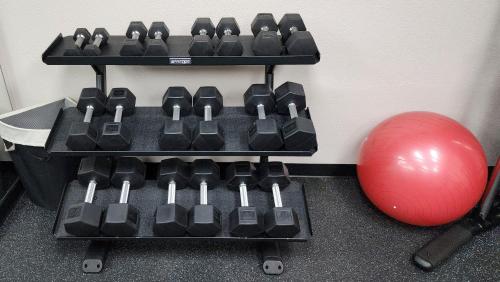 Fitness centrum a/nebo fitness zařízení v ubytování Baymont by Wyndham Casa Grande