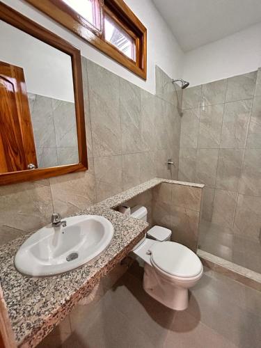 a bathroom with a sink and a toilet at WIPEOUT SUIT in Puerto López