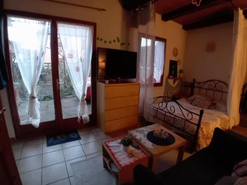 Postel nebo postele na pokoji v ubytování Chambre spacieuse dans joli village alsacien