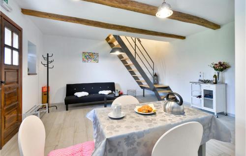 a living room with a table and chairs and a couch at Awesome Home In Breznicki Hum in Donje Makojišće