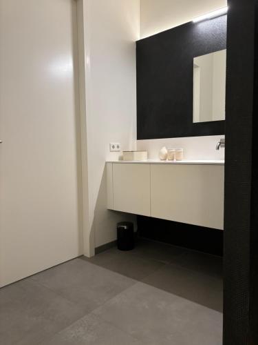カトザントにあるBardot, luxury apartment with swimming pool and sauna near the beach in Badhuis Cadzandのギャラリーの写真
