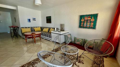 Χώρος καθιστικού στο Tamraght surf appartement