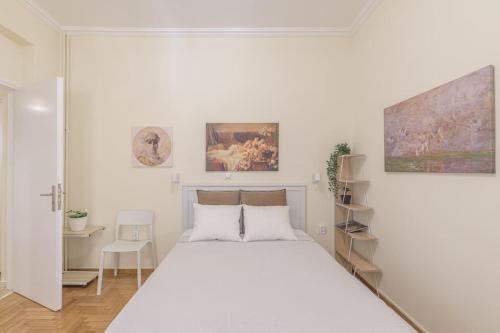 Central Cosy quite 28sm 5th floor balcony over garden 500m Metro Evangelismos