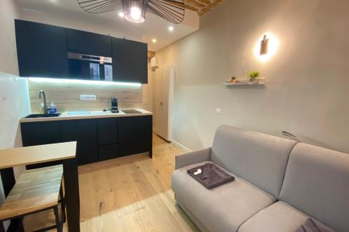 06CK cosy studio in the heart of Old Antibes