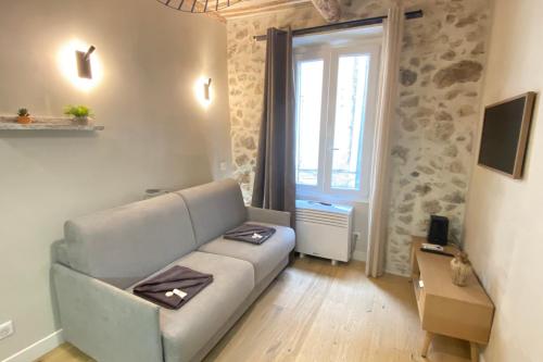 06CK cosy studio in the heart of Old Antibes