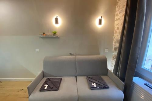 06CK cosy studio in the heart of Old Antibes
