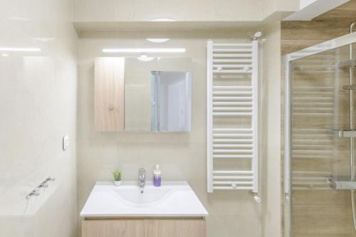 Golden Studio 47sm in Athens Central Pangrati 1km Metro Evangelismos