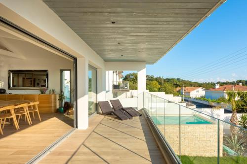 d'un balcon avec vue sur une maison. dans l'établissement BLUE MILADY - KEYWEEK holiday home swimming pool sea view, à Biarritz