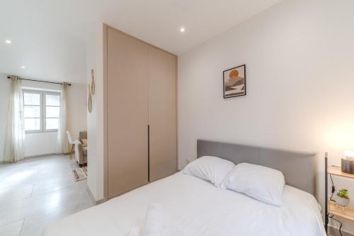 Photo de la galerie de l'établissement The Sainte Marguerite - Charming 2-person apartment in Sainte-Foy-lès-Lyon, à La Mulatière