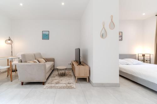 Photo de la galerie de l'établissement The Sainte Marguerite - Charming 2-person apartment in Sainte-Foy-lès-Lyon, à La Mulatière