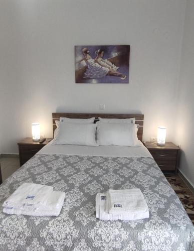 a bedroom with a bed with two towels on it at Stavroula's Houses in Kélla