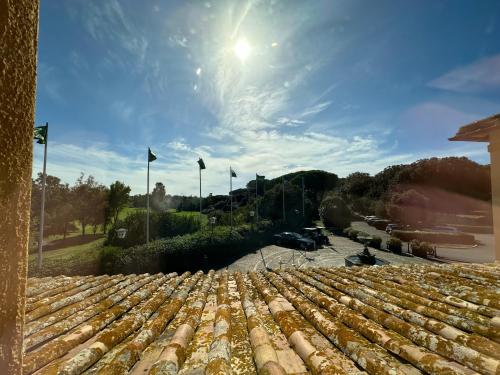 Olympia Resort & Spa في تاركوينيا: منظر من سقف مبنى