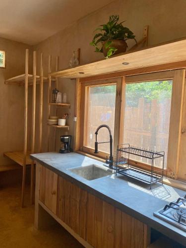 a kitchen with a sink and a window at Habitación Privada Sol - Aldea Corazón - StarLink in Santa María Tonameca