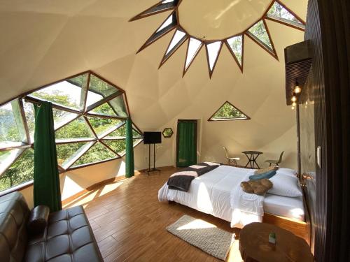 Postel nebo postele na pokoji v ubytování GLAMPING MINDO SUYANA
