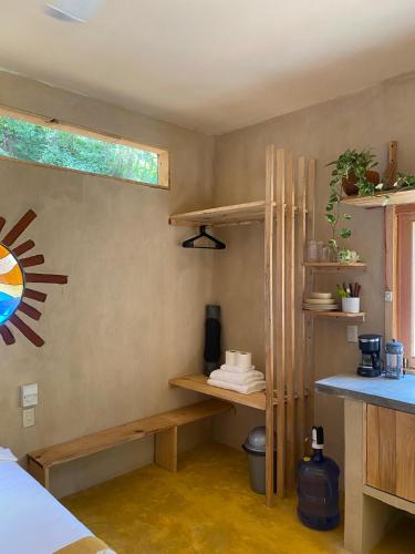 a room with a bench and a shelf in a room at Habitación Privada Sol - Aldea Corazón - StarLink in Santa María Tonameca