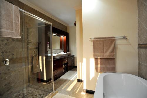 Ένα μπάνιο στο Sunset Manor Guest House