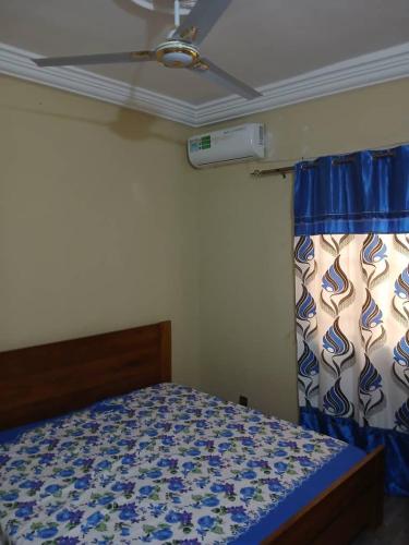 Llit o llits en una habitació de Dembaya