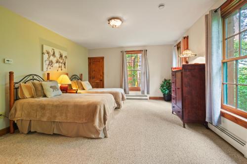 a bedroom with two beds and a window at Rustic & Comfy Retreat Elevator - Hot Tub - Games in Lincoln