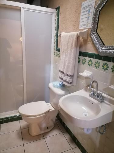 Un baño de Posada Bugambilias