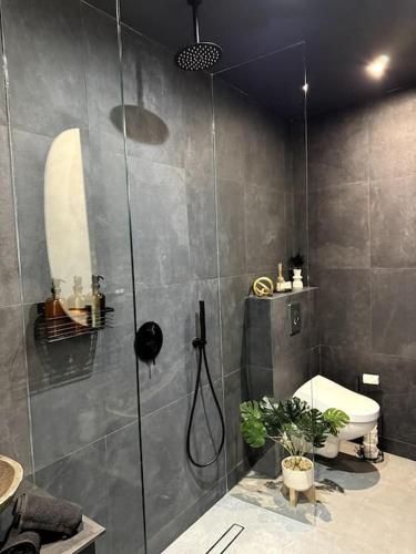 Ένα μπάνιο στο La Douce Suite Paris