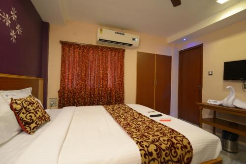 Ένα ή περισσότερα κρεβάτια σε δωμάτιο στο Hotel Vijay
