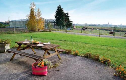 Κήπος έξω από το Gorgeous Home In St Omer With Wifi