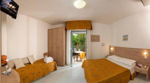 Postel nebo postele na pokoji v ubytování Hotel Alfonsina