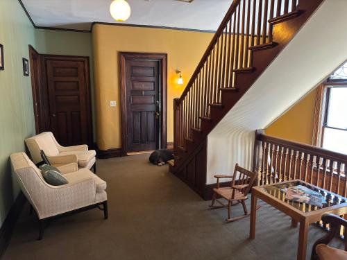 Гостиная зона в Summer Street Guest House